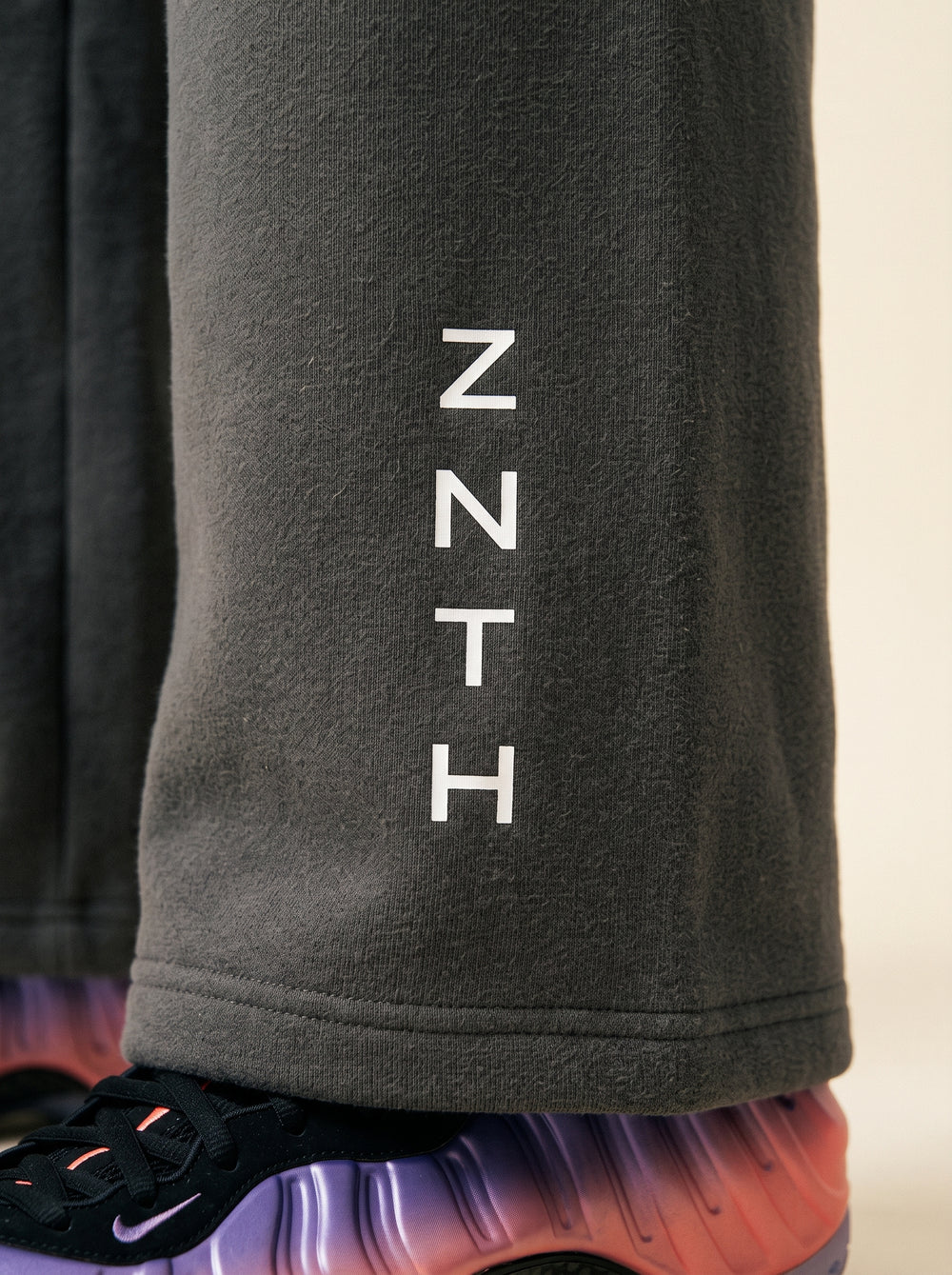 NOSTOS Barrel Leg Sweatpant